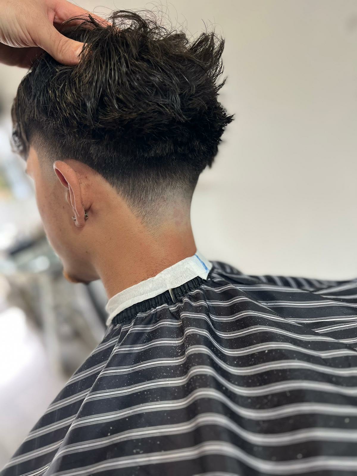 Tapered crop with a clean neckline at Castle Barbers